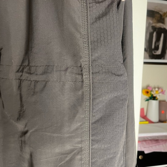 Oakley Women's Vintage Software Ski/ Snowboard Jacket - Picture 5 of 6